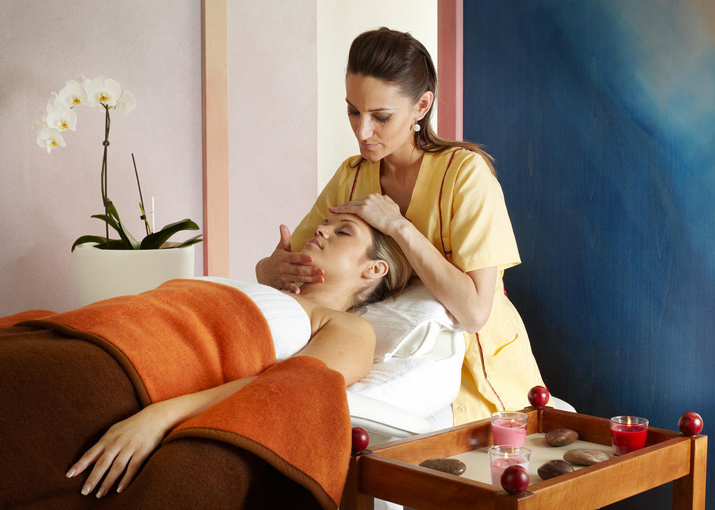Alexandria Spa & Wellness Hotel Luhacovice Exterior photo