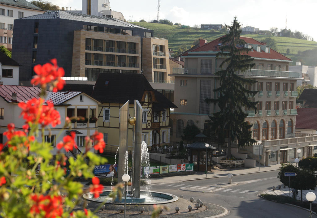 Alexandria Spa & Wellness Hotel Luhacovice Exterior photo